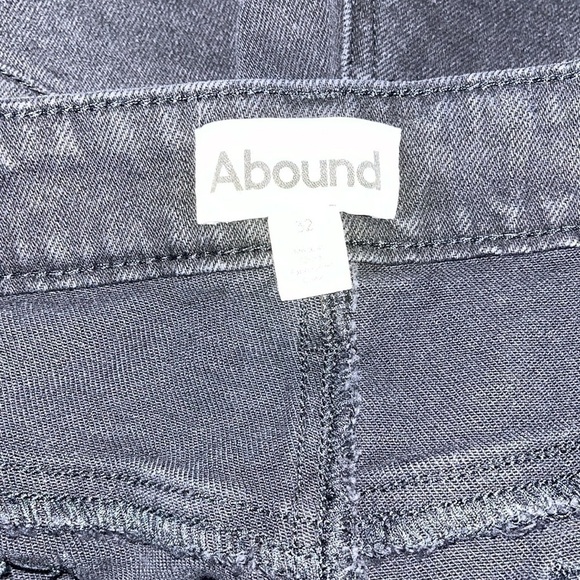 Abound Black Frayed Hem Denim Cutoff
Shorts size 32 from Nordstrom - Picture 3 of 5